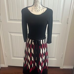 Chic Black and Red Geometric Dress